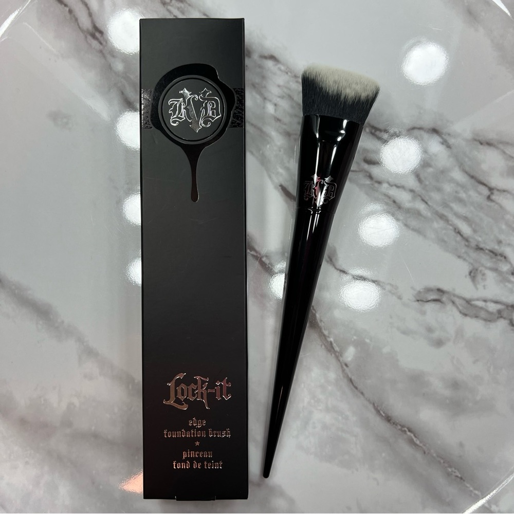 Kat Von D Lock it edge Foundation Brush #10